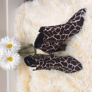 🤩👢🦒🤩 Stuart Weitzman Ankle Booties 🤩👢🦒🤩